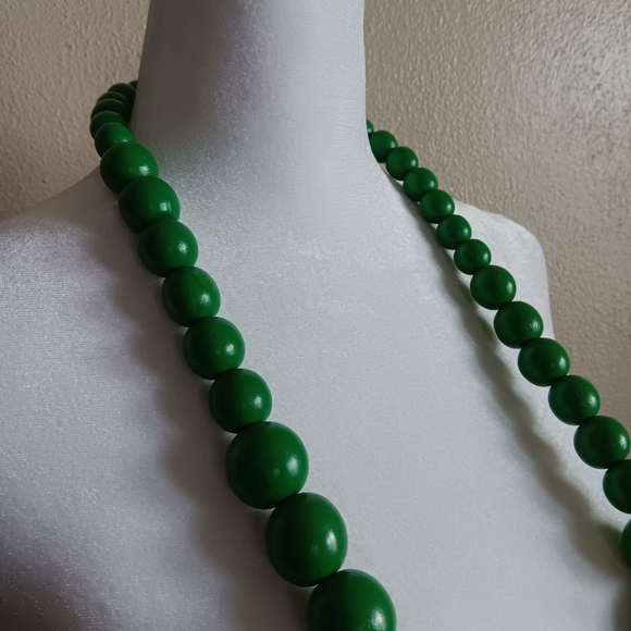 Vintage Chunky Large Wood Bead Necklace Green Wooden Round Ball Beaded 80s Vibes - Picture 4 of 7